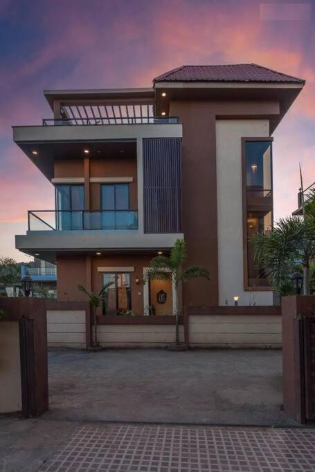 Martini Villa By Aquastay Lonavala Buitenkant foto