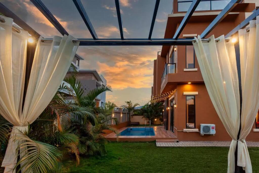 Martini Villa By Aquastay Lonavala Buitenkant foto